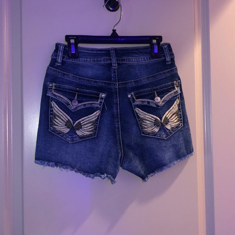 Designed pocket jean shorts